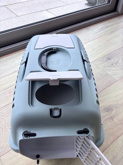 Dog carrier box