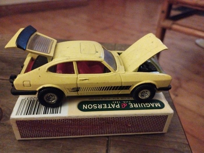Vintage Corgi FORD CAPRI 3.0S Diecast Car Made in Great Britain Postage Available or Collection
