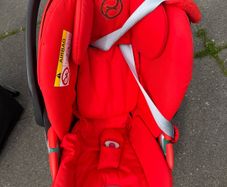 Cybex Cloud Z i-Size with isofix base