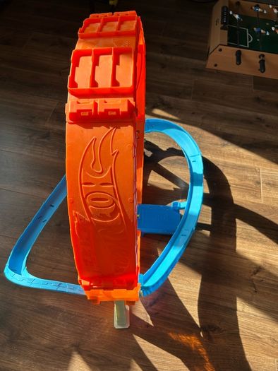 Hot Wheels Massive Look and tracks