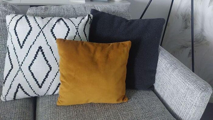 Beautiful sofa ,4 years remaining insurance / damage protection, one year old