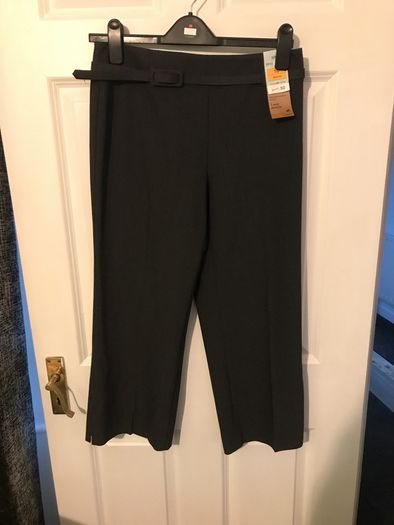 New m and s cropped trousers rrp 40E