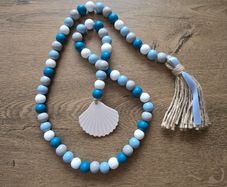 Wooden bead garland - blue