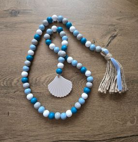 Wooden bead garland - blue