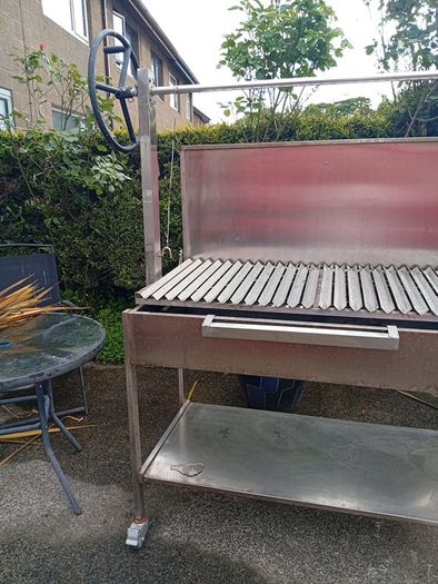 large catering barbeque Ideal for the summer can cook a lot of food at the same time