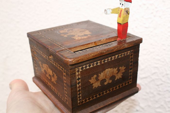 Vintage WOOD JAPANESE Cigarette Dispenser 4" x3,4" H-2,4"