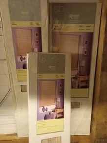 2 Wooden Venetian Blinds (73.5cm x 157cm and 75cm x 129cm)