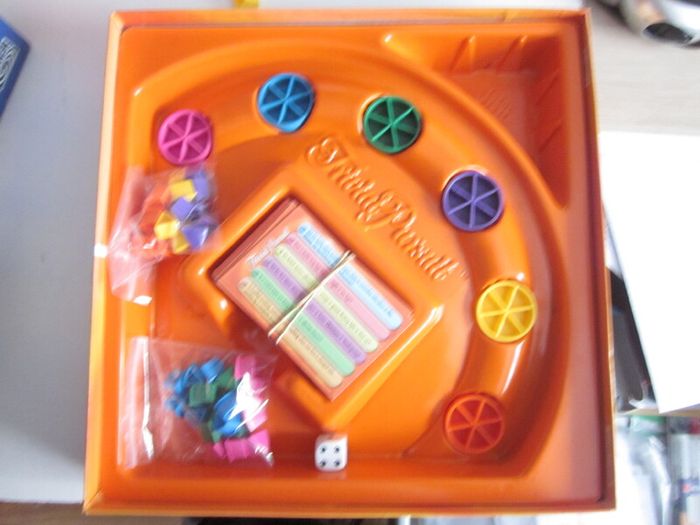 Trivial Pursuit for Kids Board Game  2001