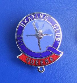 QUEENS ICE SKATING CLUB (London W2) - membership enamel badge (early 1960's)