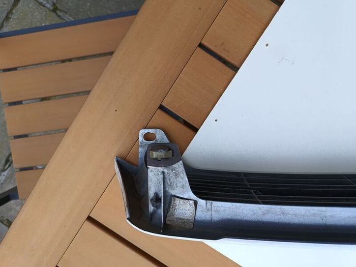 Toyota Carina E front grill