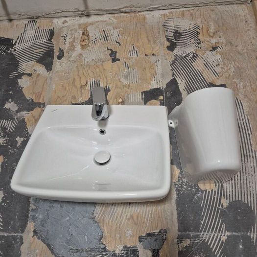Bathroom sink