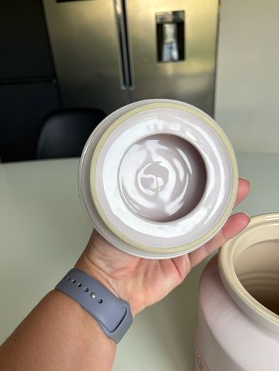 le creuset biscuit jar