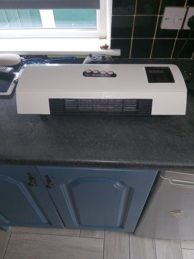 Hot and cold wall mounted unit