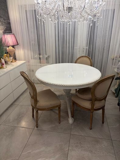 extendable vintage table and chairs