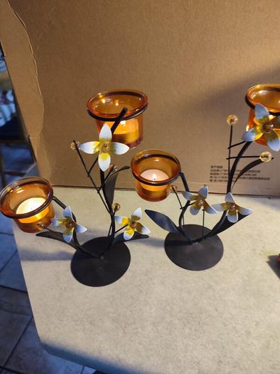 SET OF 2 Partylite Floral Tea Lights In Amber glass holder Tree W/ WHITE AND Yellow Flowers.