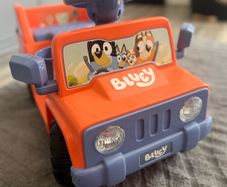 BLUEY electric jeep