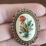 Vintage Cameo Clip with Tulip Bouquet, Antique Gold Tone, English Costume Jewelry 1970's . Image 4