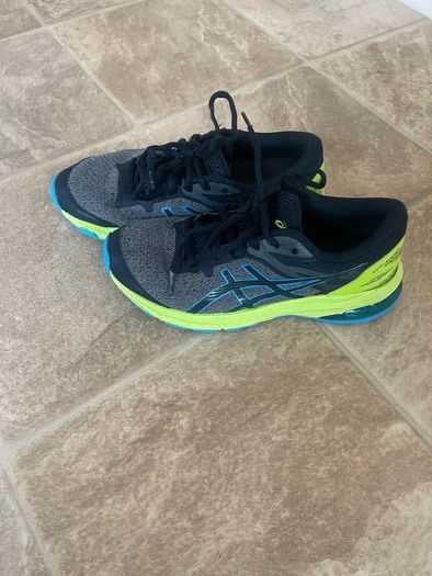 boys running shoes