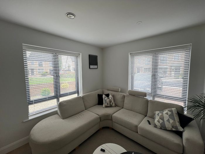 White Venetian Blinds (x7)