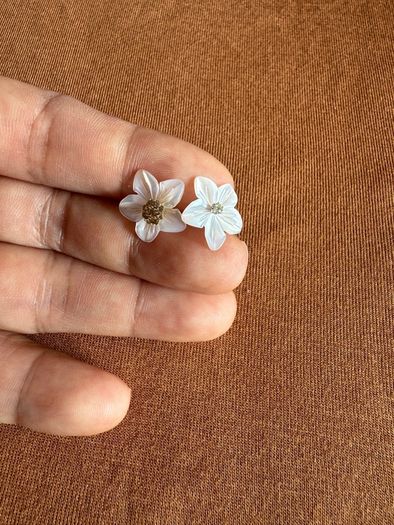 Mother of Pearl snd Natural Diamond Earring