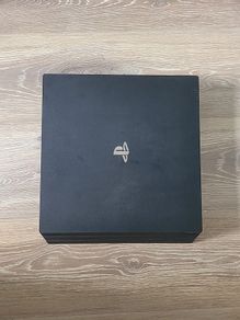 PS4 Pro 1tb + 1 Controller + Charging Dock