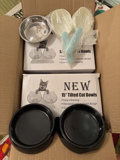 cat food bowls and food scoops