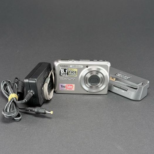 Casio Exilim EX-S880 digital camera