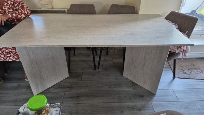 Table for 6 people