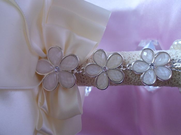 Custom made luxury pearls  bouquet handmade crystal ivory brooch