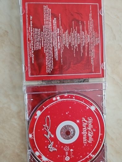 Dolly Parton CD - A Holly Dolly Christmas