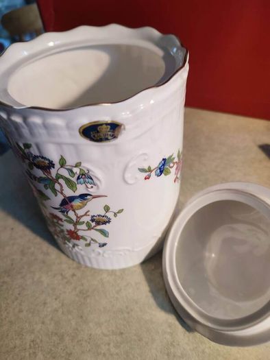 Aynsley Biscuit Barrel Pembroke Design IN Perfect condition.