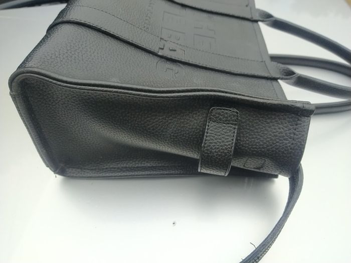 Handbag tote style