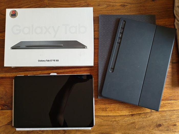 Samsung Galaxy Tab S7 FE 5G + Keyboard