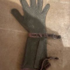 Steel mesh butchers glove