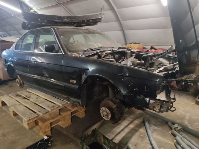 BMW E34 breaking for parts