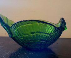 Vintage green glass chicken fruit bowl