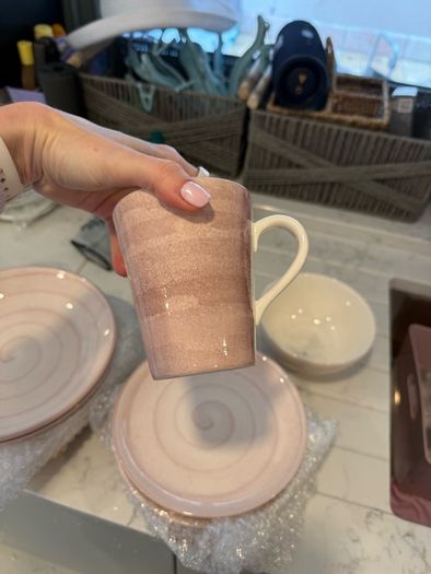 Crockery: plates, bowls etc.