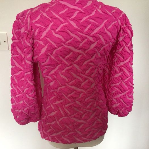 Savida bright pink top long sleeve size M includes postage