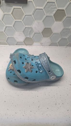 Crocs - Frozen size C9