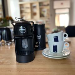 Lavazza A Modo Mio Jolie Evo Milk Black coffee machine with 2 lavazza cups and saucers