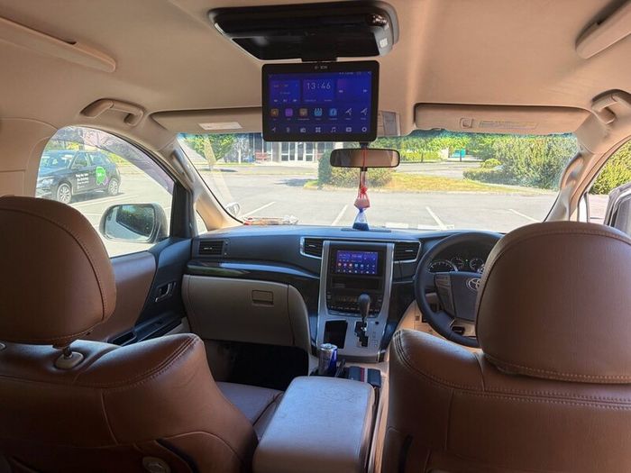 Toyota Vellfire hybrid - 7 seater - Fresh NCT