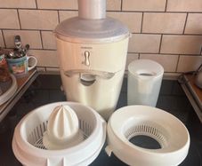 Kenwood JE700 juicer
