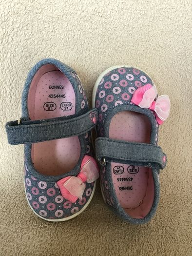 Baby Girl shoes size 5/21