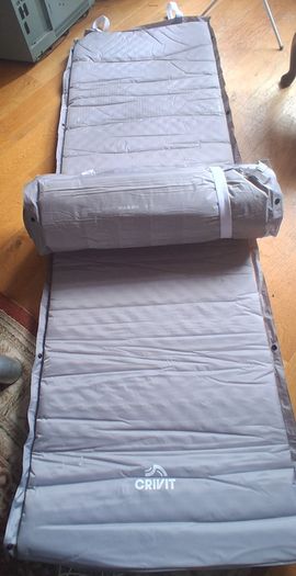 Self inflating camping mats