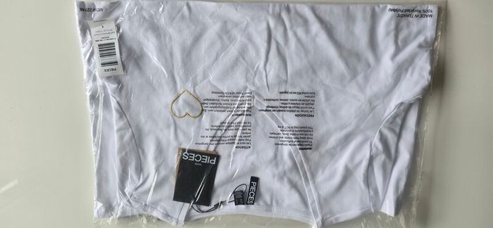 PIECES Women's T-shirt Billy Tee Emb Noos Bc, V-neck, white, size S