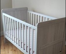Pristine cotbed mamas & papas
