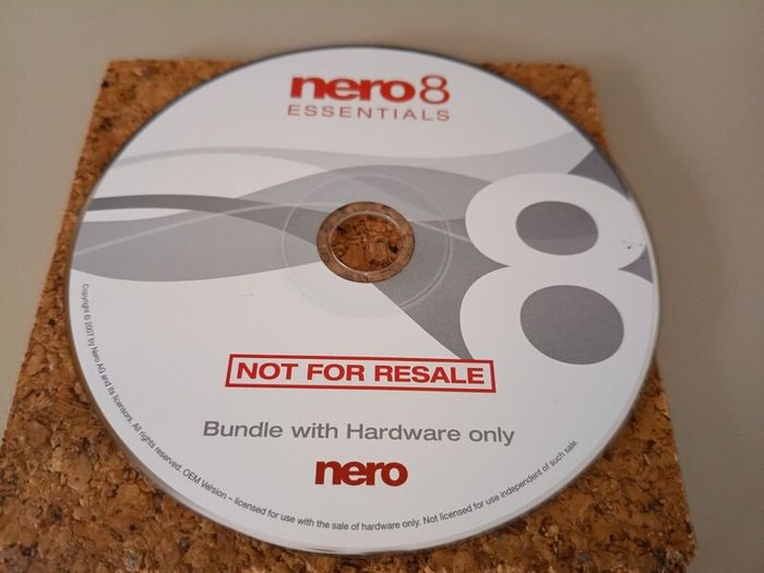 Microsoft Works 8.5 & Nero essentials 8 - CDs