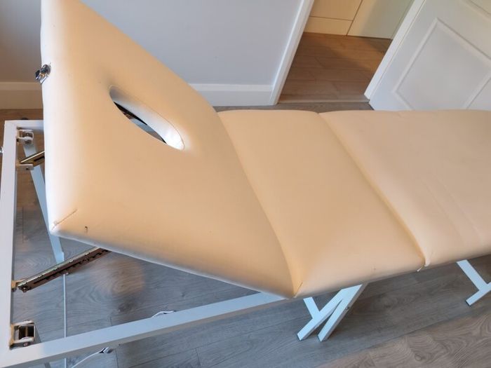 massage table