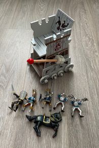 Boys Toys - Medieval Assault Tower with lots of figurines - Boys Toys - Christmas Gifts -