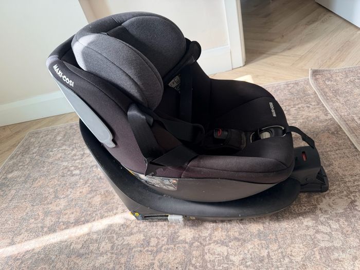 Maxi Cosi Mica car seat x 2